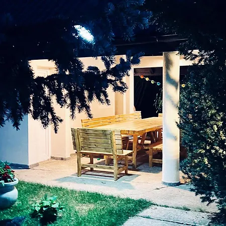 Evie'S Tree House Villa Dragomirna Exterior photo