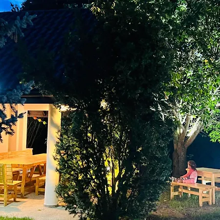 Evie'S Tree House Villa Dragomirna Exterior photo