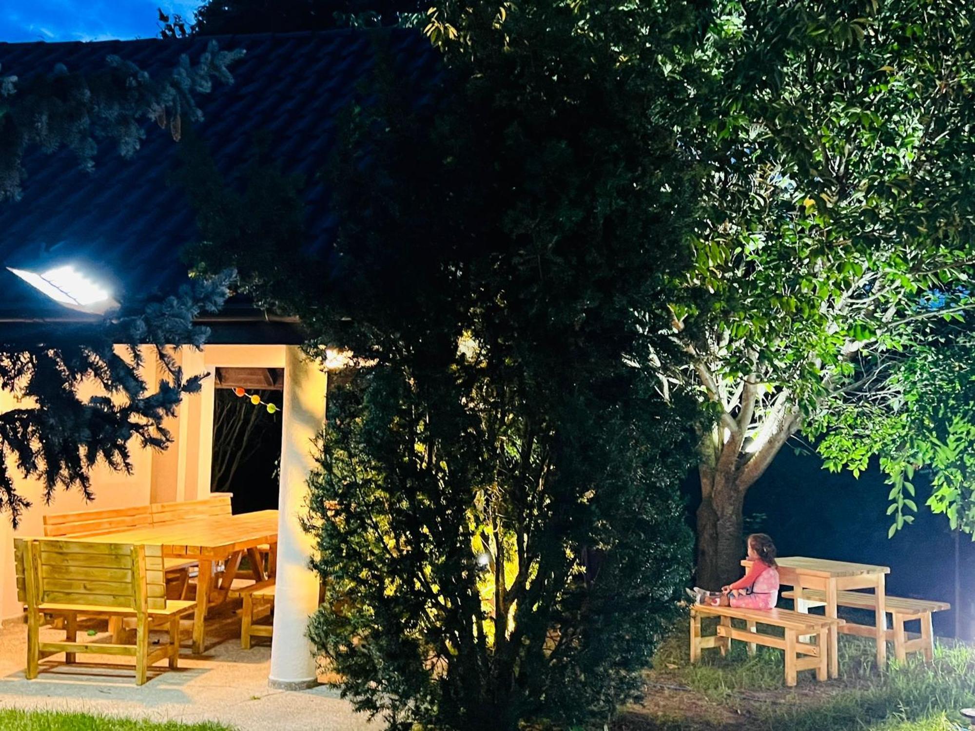 וילה Evie's Tree House *